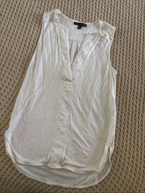 Banana Republic White Sleeveless V-Neck Tunic Top